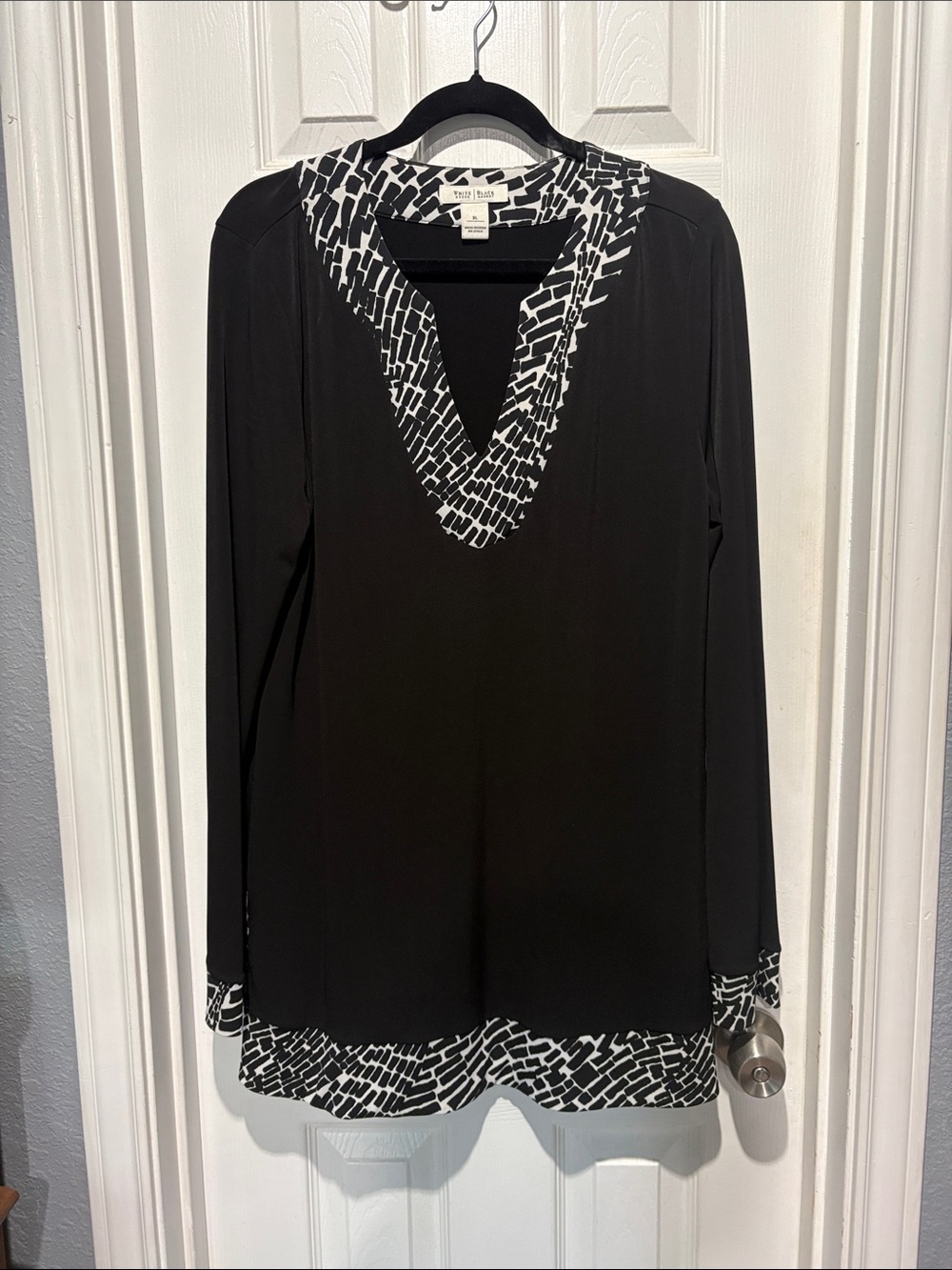 White House Black Market Black Tunic with White Graphic Trim